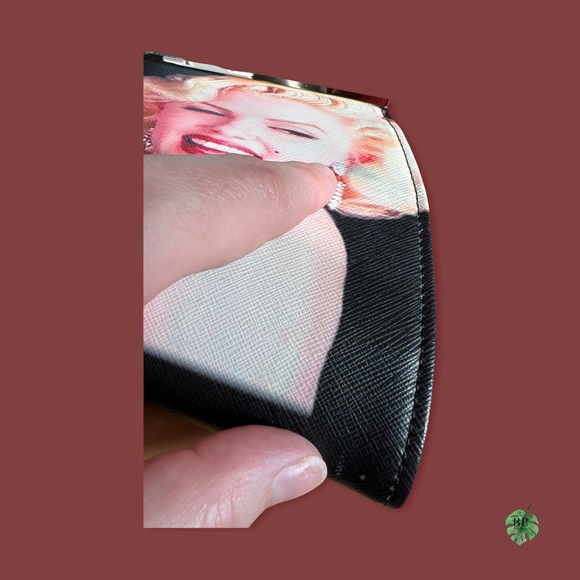 Marilyn Monroe Clutch Purse - Picture 9 of 9
